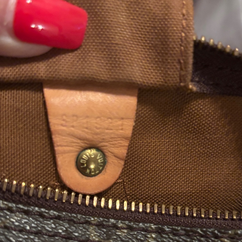 Authentic Louis Vuitton Monogram Canvas Duffel with Tan Trim - Picture 3 of 9
